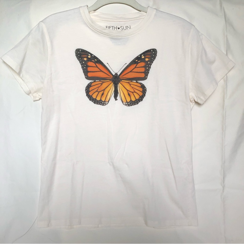 🌟 Butterfly graphic tee